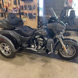 2022 Harley Davidson Tri Glide Ultra FLHTCUTG
