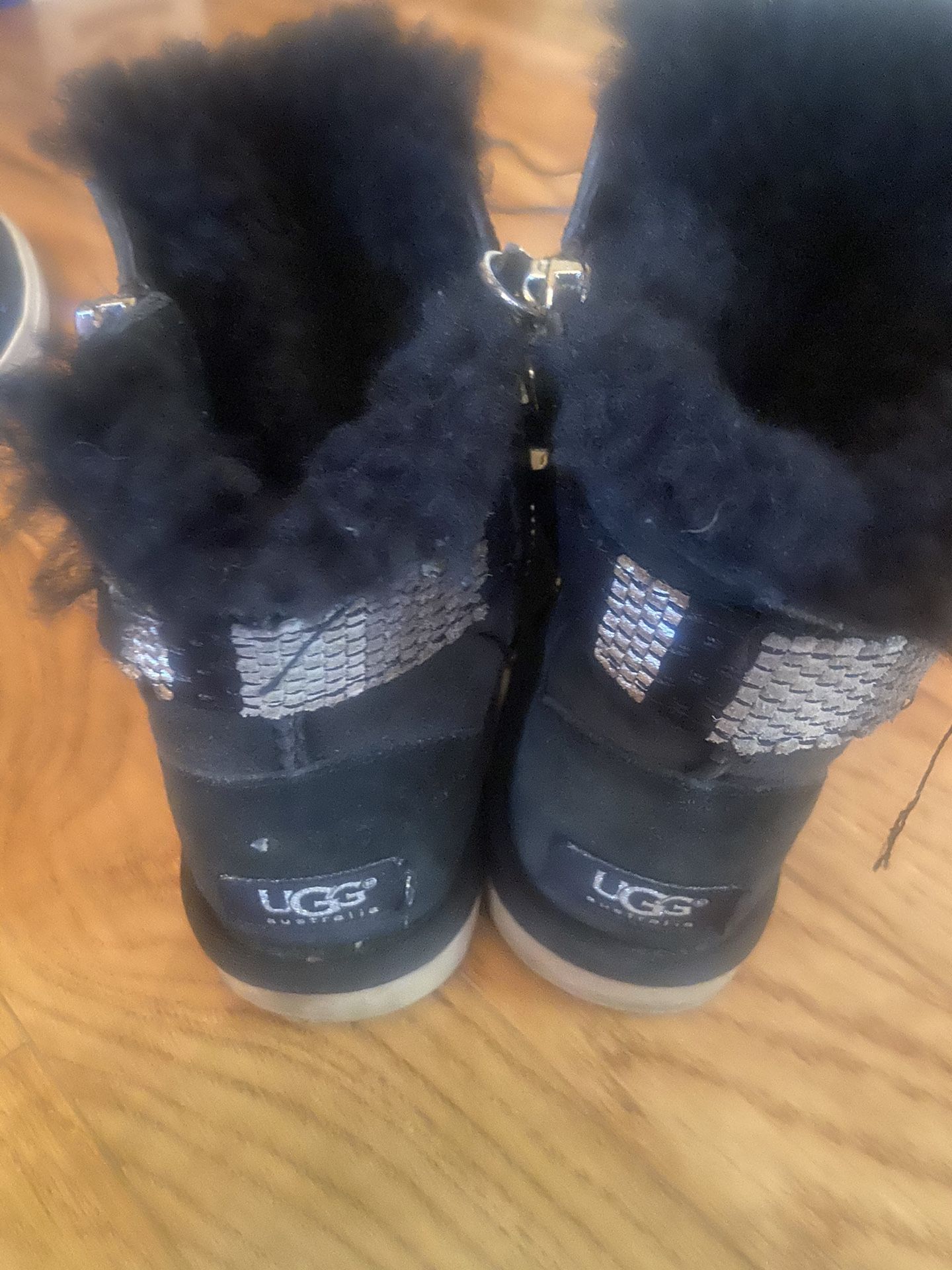 Uggs boots for girls size 5