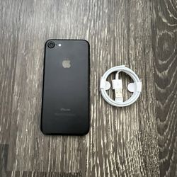 iPhone 7 UNLOCKED FOR ALL CARRIERS!