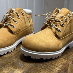 Timberland Women's Nellie Waterproof Chukka Boots Size 8.5