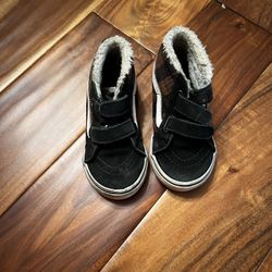 Toddler boys checkered fur line vans. Size 8
