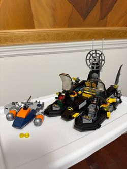 LEGO Batman Batboat Set with Mini-figures Super Heroes The Batboat Harbor Pursuit