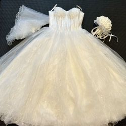 Wedding dress with bouquets and veils