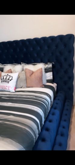 Queen Tufted Bed + Mattress