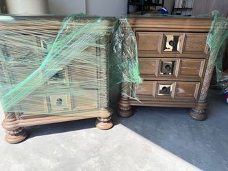 2 Solid wood nightstands