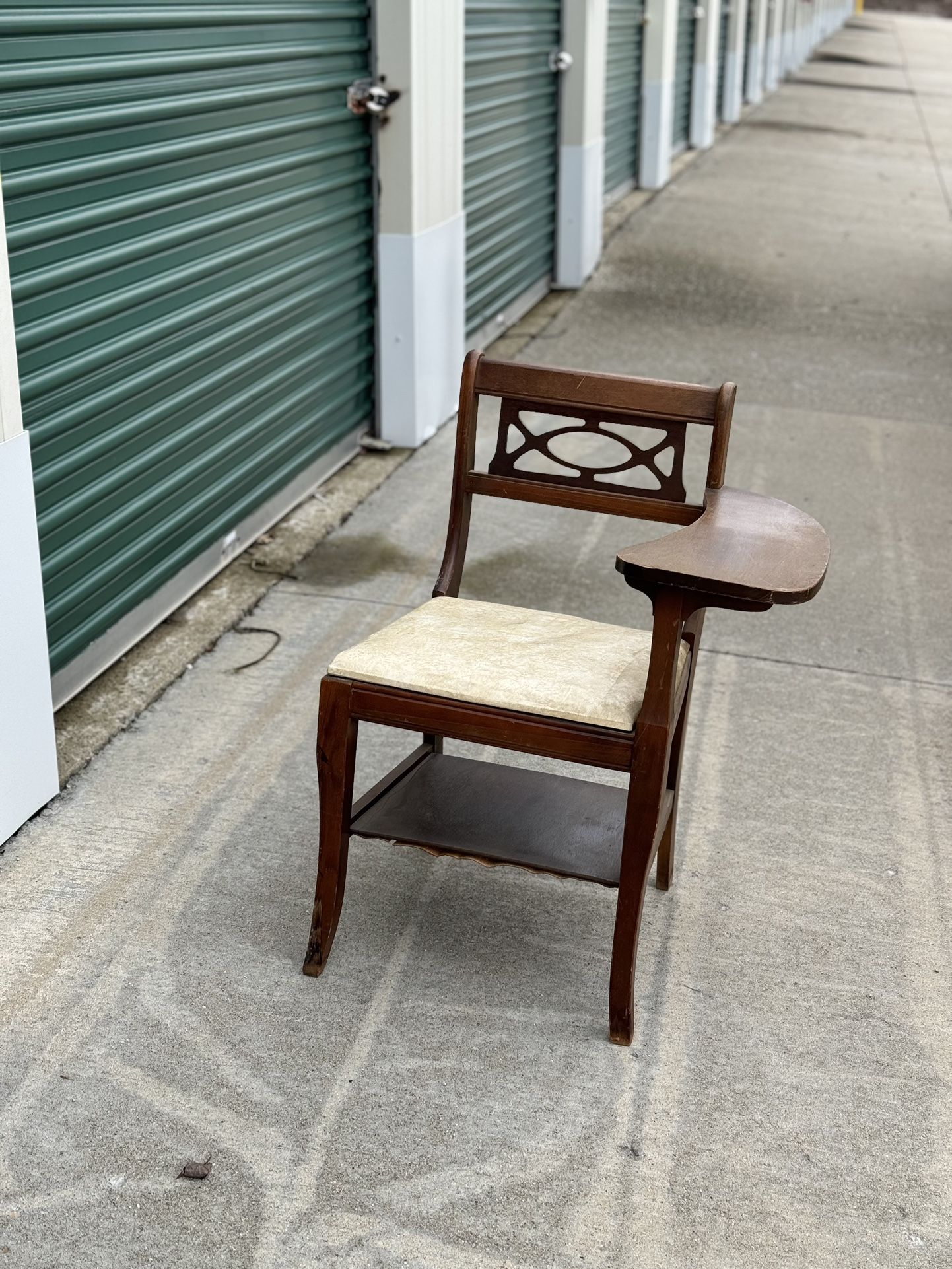 Vintage Gossip Chair