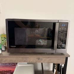 Toshiba 1.2 Cu Ft Countertop Micorwave Oven 1000W, Stainless Steel