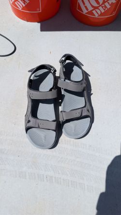 Free Hurley 13M Sandals.