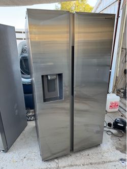 SAMSUNG REFRIGERATOR