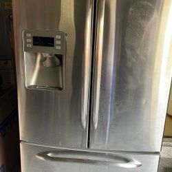 Refrigerator GE Free—refrigerator Works and Bottom Does Not 