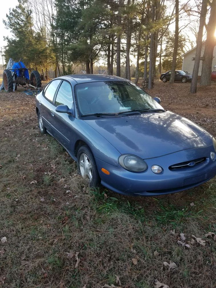 1999 Ford Taurus