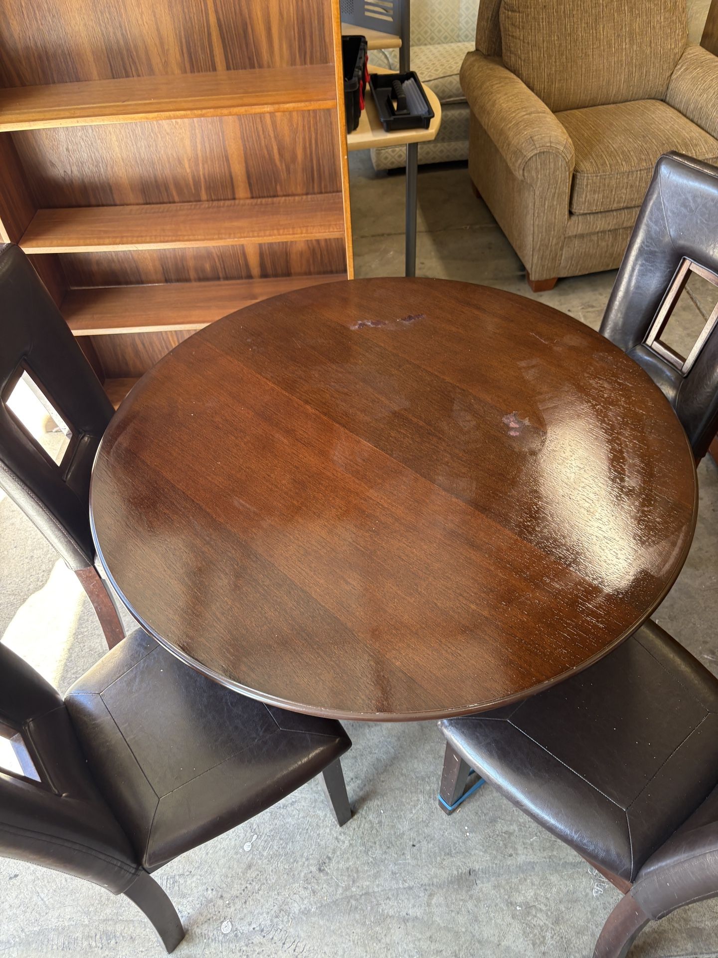 Dining Table With 4 Chairs And 4 Covers