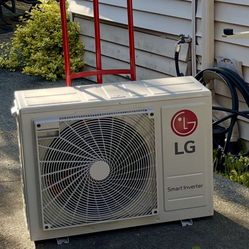 LG Mini Split Outdoor Unit 2-Zone, 1.5 Ton - Needs 4-way Valve Repaired