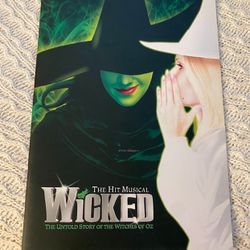 SIGNED Wicked London Musical Souvenir Program/Book by Rachel Tucker & Gina Beck 