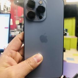 iPhone 13 Pro 128gb | Unlocked | Store Warranty | comes with cable & charger 