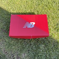 New balance women’s softball cleats