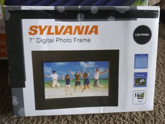***NEW 7" Digital Photo Frame***