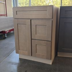 Vanity cabinet
