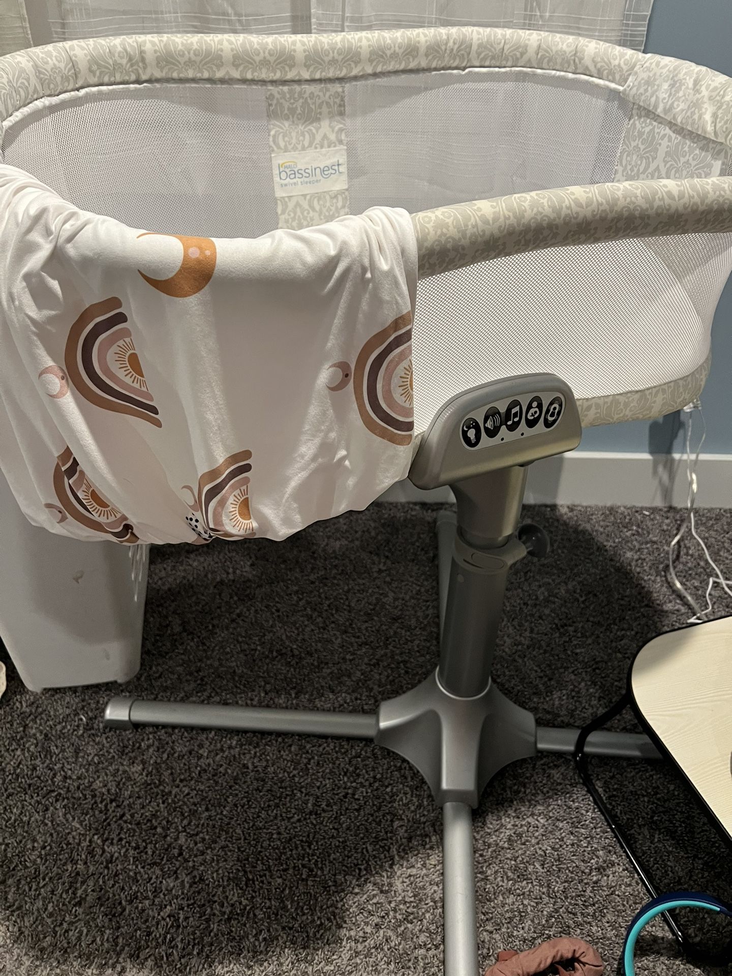 Halo Swivel Bassinet