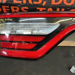 DODGE DURANGO 2014-2022 REAR CENTER TAILLIGHT OEM 