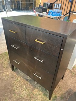 Free delivery!!! 2 sets of drawers Good condition