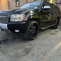 2008 Fully Loaded Chevy Suburban With 26” Ashanti’s