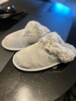 BRAND NEW WOMENS SIZE 7 KOOLABURRA BY UGG SLIPPERS