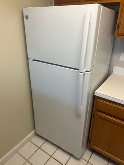 G&E refrigerator and stove