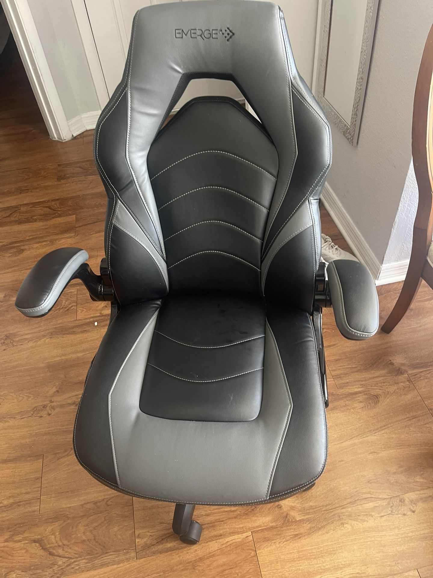 Emerge Vortex Gaming / Office Chair – Excellent Condition