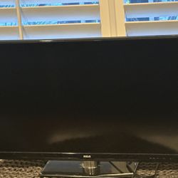RCA 32" LED TV (Television)
