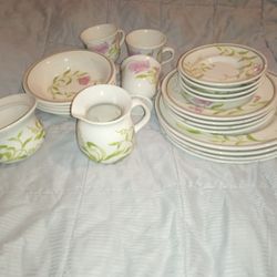 Vintage California Franciscan Earthenware Dinning Set. Made In Mid 1950's USA
