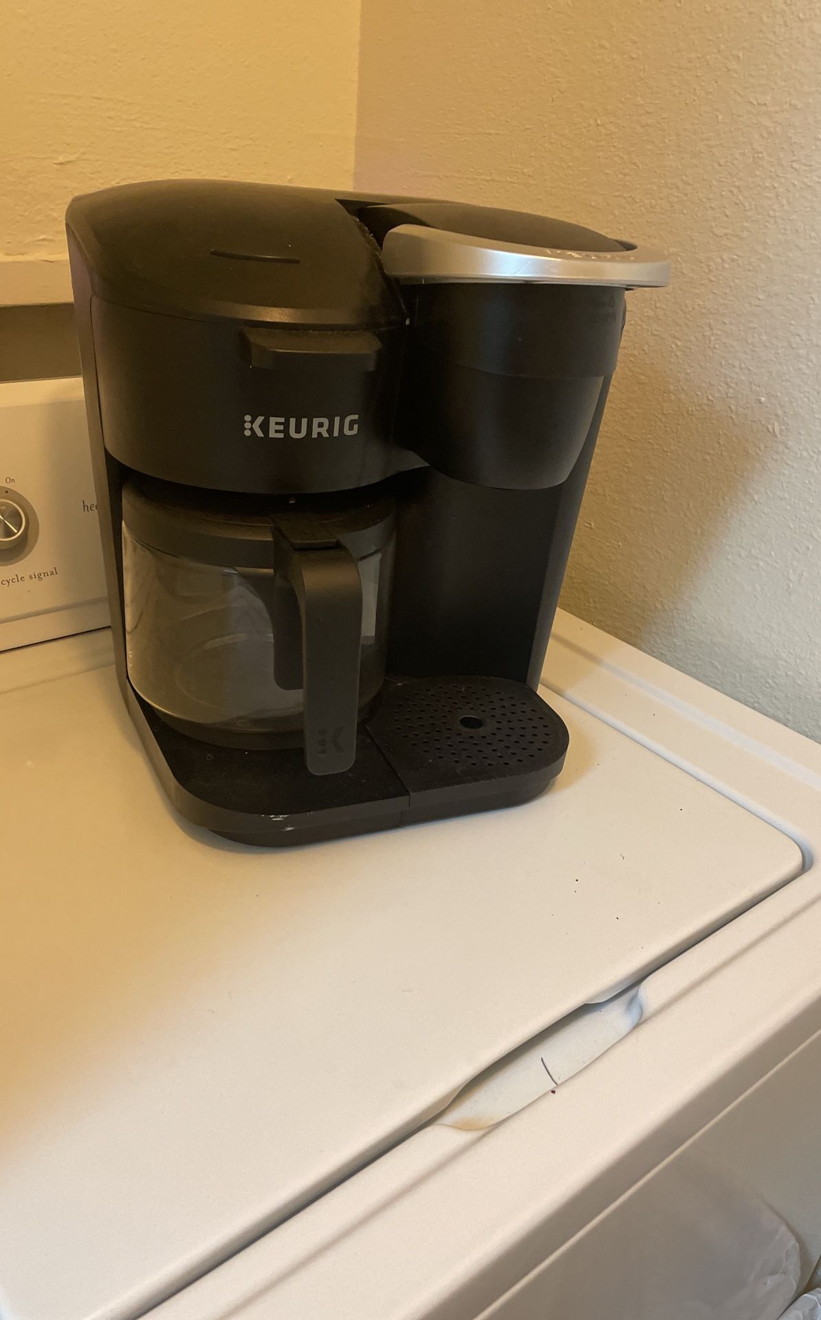 Keurig/ Regular Coffee  & Red Keurig 2.0  This One Don’t Have Water Despinse