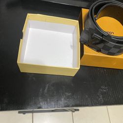 Checker Louis Vuitton belt