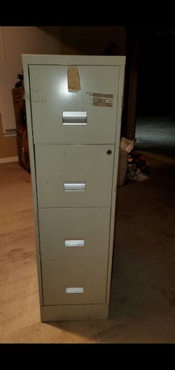4 Drawer Filing Cabinet... Cleaning out Garage.... $25, OBO