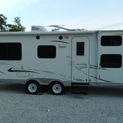 2008 Keystone 24 Ft Rear Slide Out And Super Clean Condition
