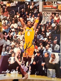 Kobe Bryant autographed 8 x 10 Photo