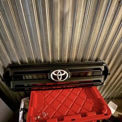 Toyota tacoma 4th Gen OEM grill