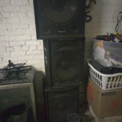 3 Speakers 1 Amplifier Need New Home ASAP 