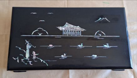 Black lacquer box gifted to South Korea from US Air Force