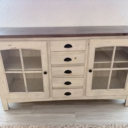 Versatile TV Stand 
