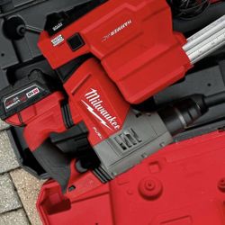 Milwaukee M18 FUEL SDS-Plus Rotary Hammer + HAMMERVAC Dust Vacuum Kit (Kit)
