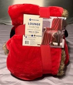 Brand new Member's Mark 60"x70" Oversized Reversible Lounge Throw Blanket