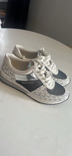 Woman shoes