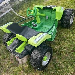 Carrito de niños tiene batería si le falta el cargador