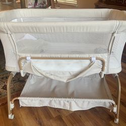 Baby Bassinet Bedside Crib 3-in-1 For Sale - $100