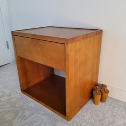 Thuma classic night stand