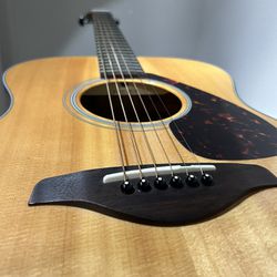 YAMAHA Acoustic Guitar 
