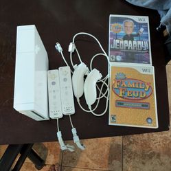 Nintendo Wii System 1st Gen Plays GameCube Games As Well