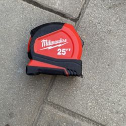 Milwaukee tape 25ft 