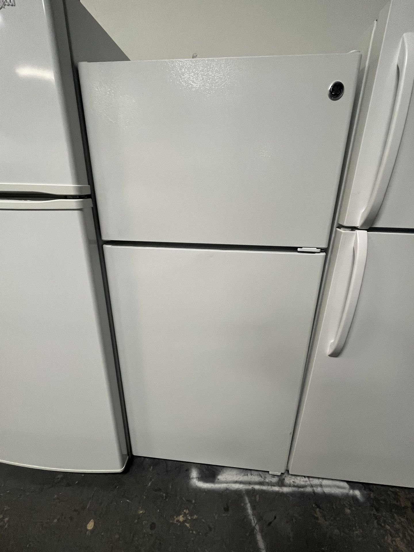 Refrigerator GE 28β